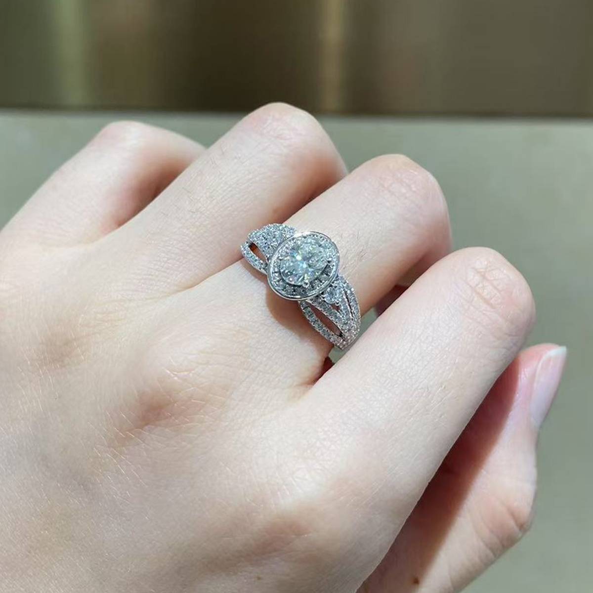 Light Luxury Egg shaped Women's Ring S925 Silver Plated Platinum Customized Selection Main Stone Moissanite Diamond 1.0ct/Secondary Stone High Carbon Diamond